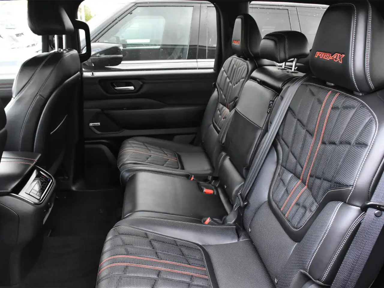 Nissan Armada снимка Nissan Armada