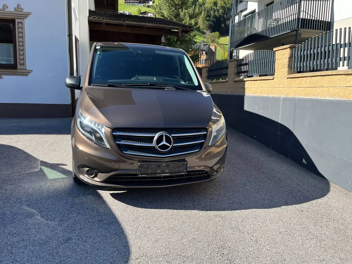 Mercedes-Benz Vito Vito Tourer Pro 114 CDI lang 4x4 Aut. Tourer Pro Braun - 1