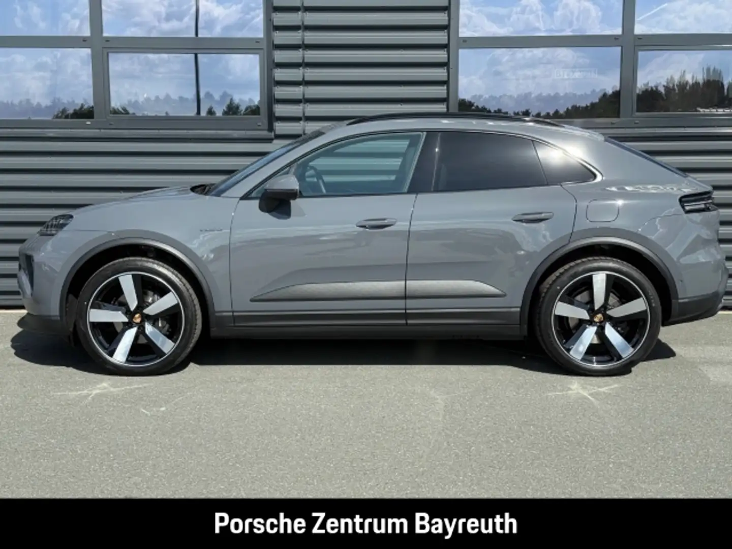 Porsche Macan 4 *AHV*MATRIX*INNO*HEADUP*BOSE*LUFTFEDER* Grau - 2