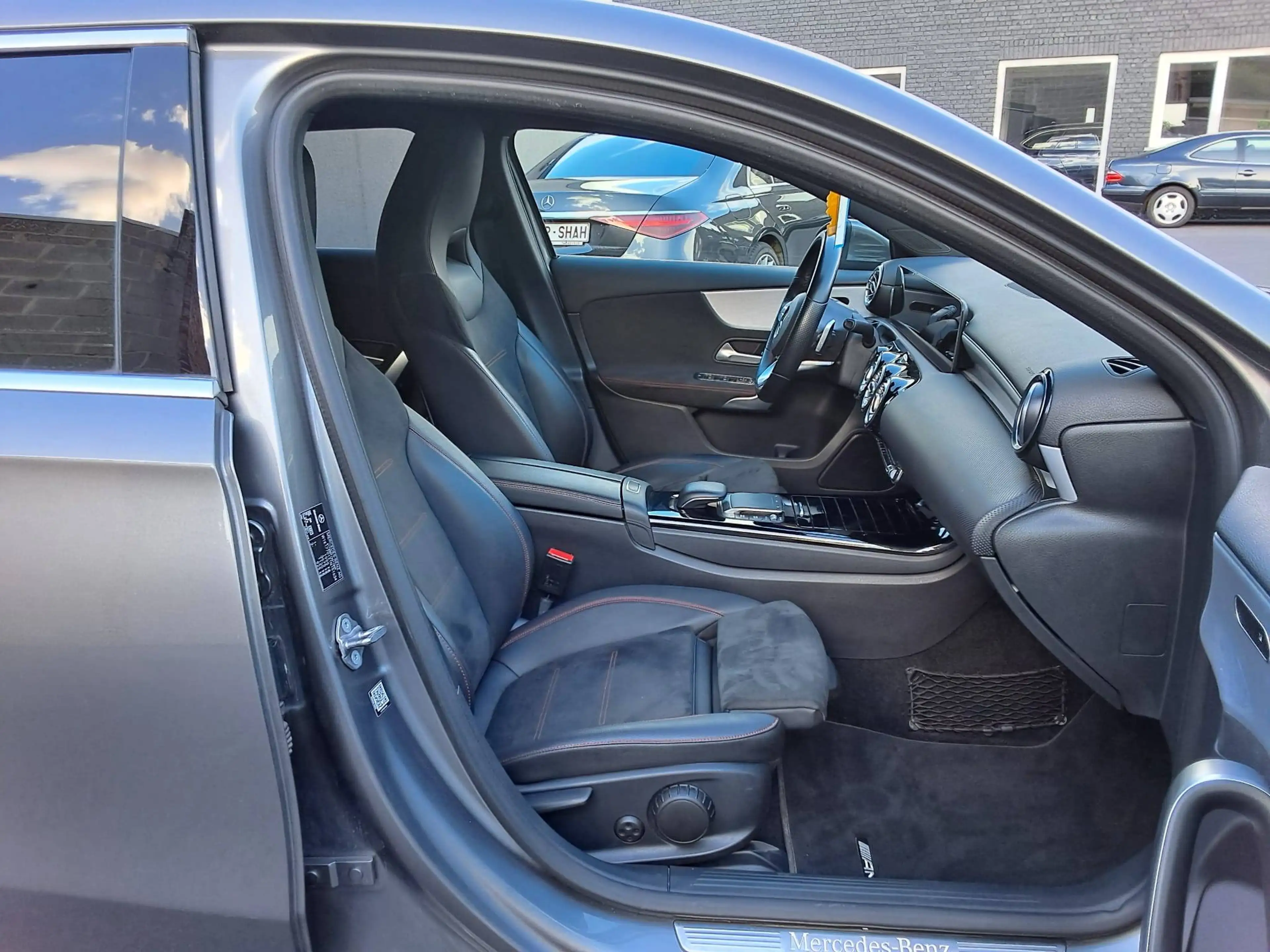 Mercedes-Benz A 200 AMG AUTOMAAT CARPLAY CAMERA 360°AIRCO CRUISE* — photo 13