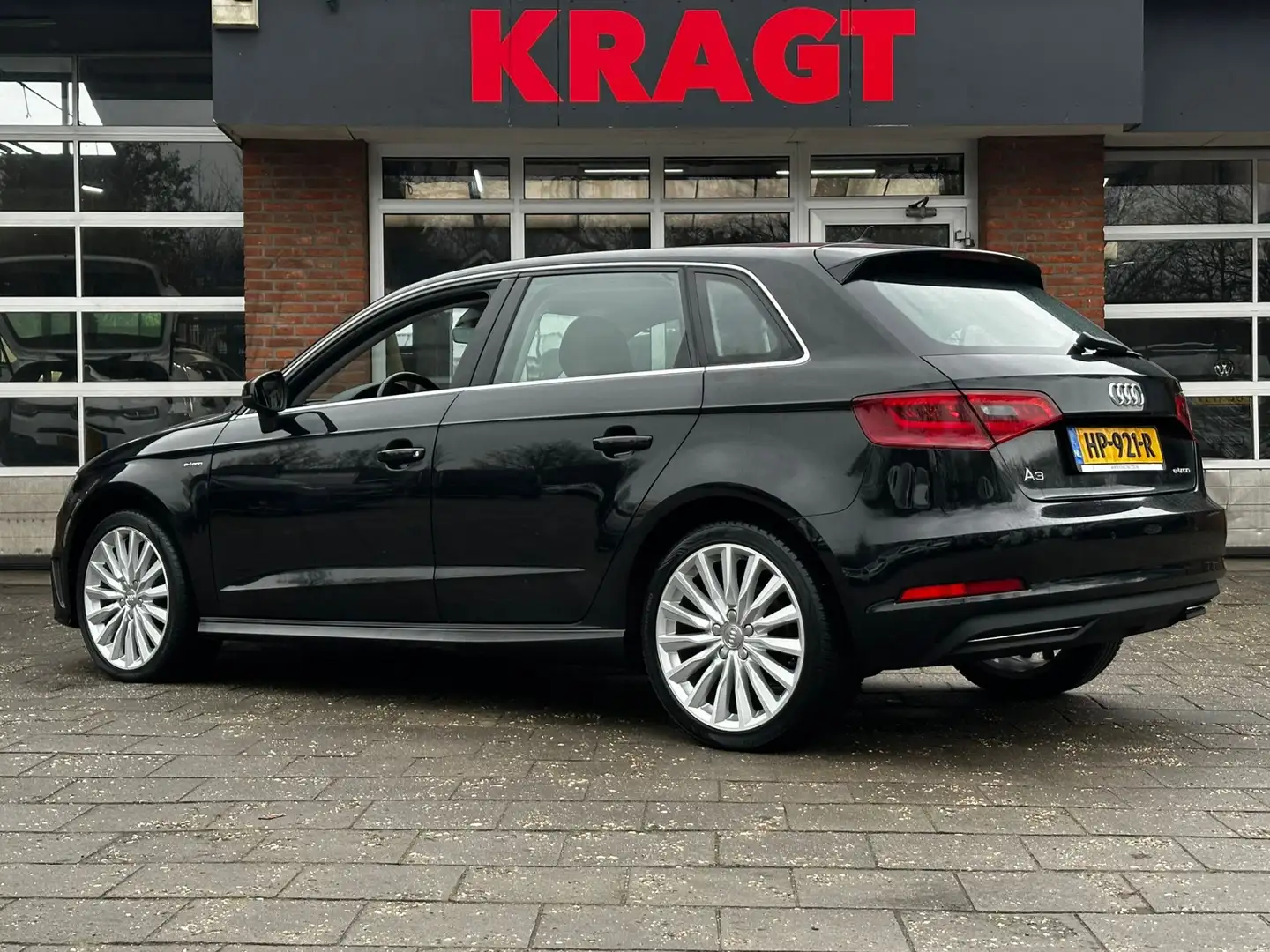 Audi A3 Sportback Ambition Pro Line plus 1.4 e-tron PHEV 1 Schwarz - 2