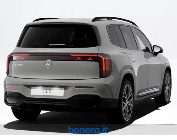 Mercedes-Benz GLB view 4