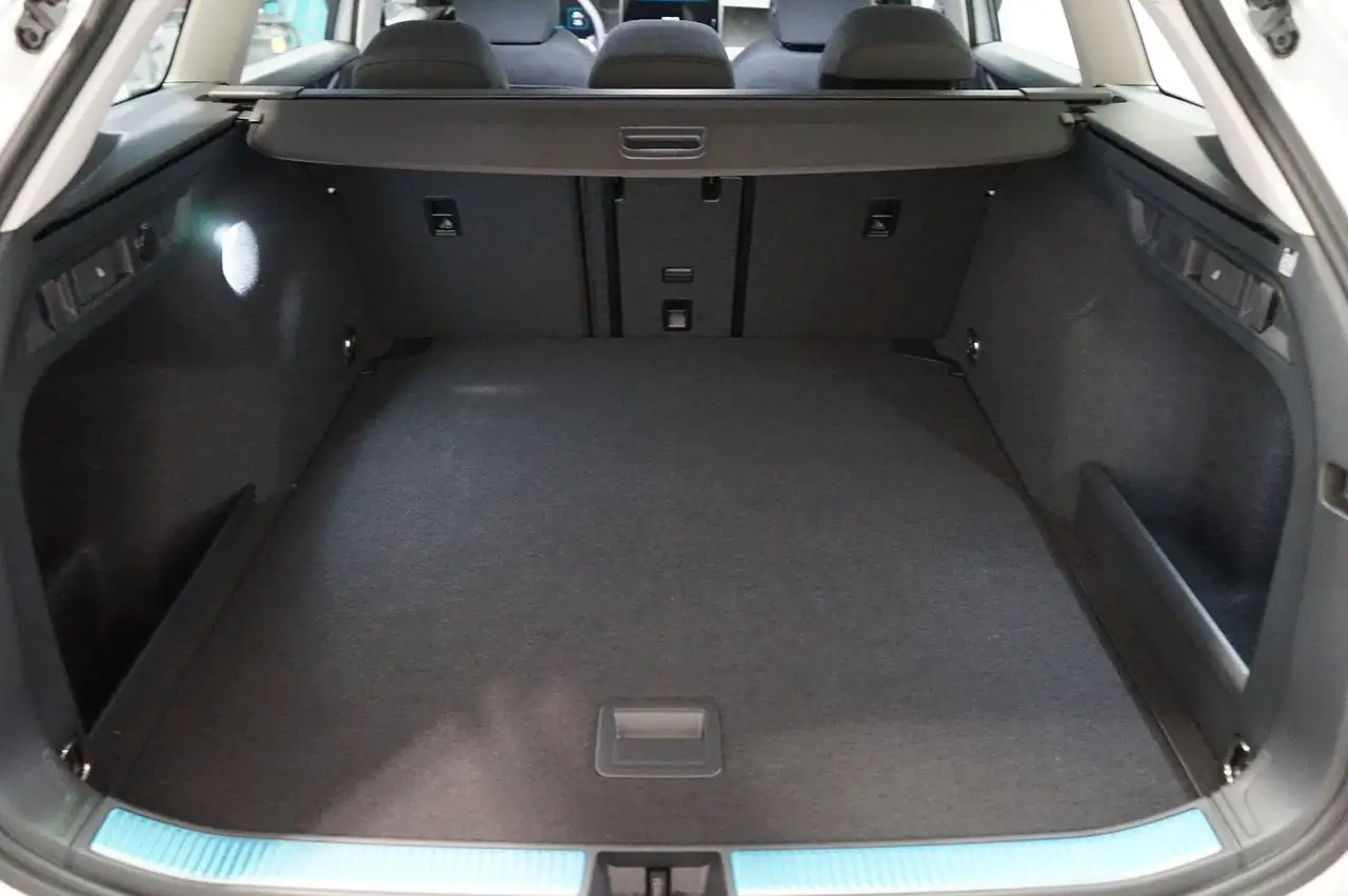 Volkswagen Passat Variant 1.5 eTSI Winterpaket+Kamera+ACC 21