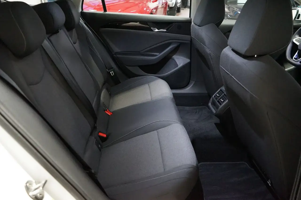 Volkswagen Passat Variant 1.5 eTSI Winterpaket+Kamera+ACC 18