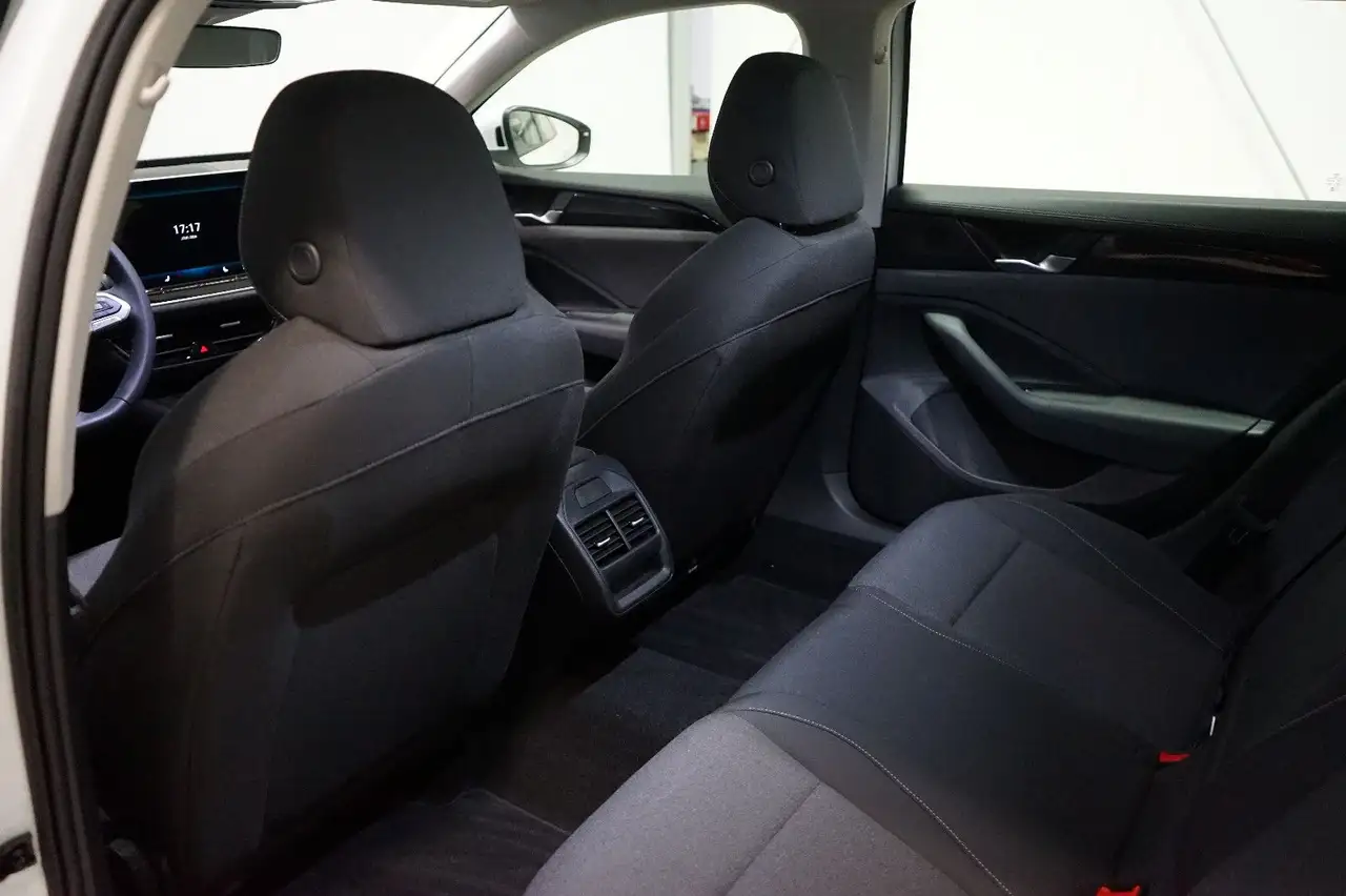 Volkswagen Passat Variant 1.5 eTSI Winterpaket+Kamera+ACC 17