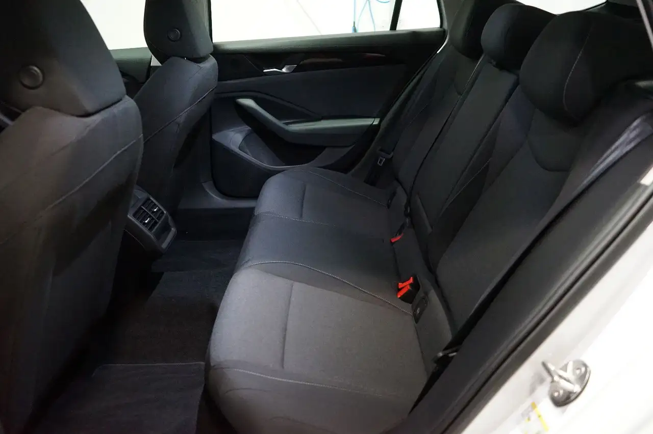 Volkswagen Passat Variant 1.5 eTSI Winterpaket+Kamera+ACC 16