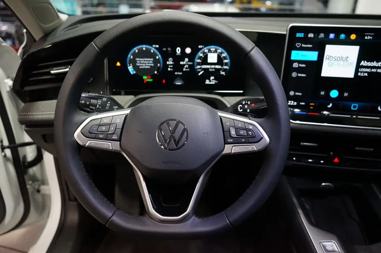 Volkswagen Passat Variant 1.5 eTSI Winterpaket+Kamera+ACC 11