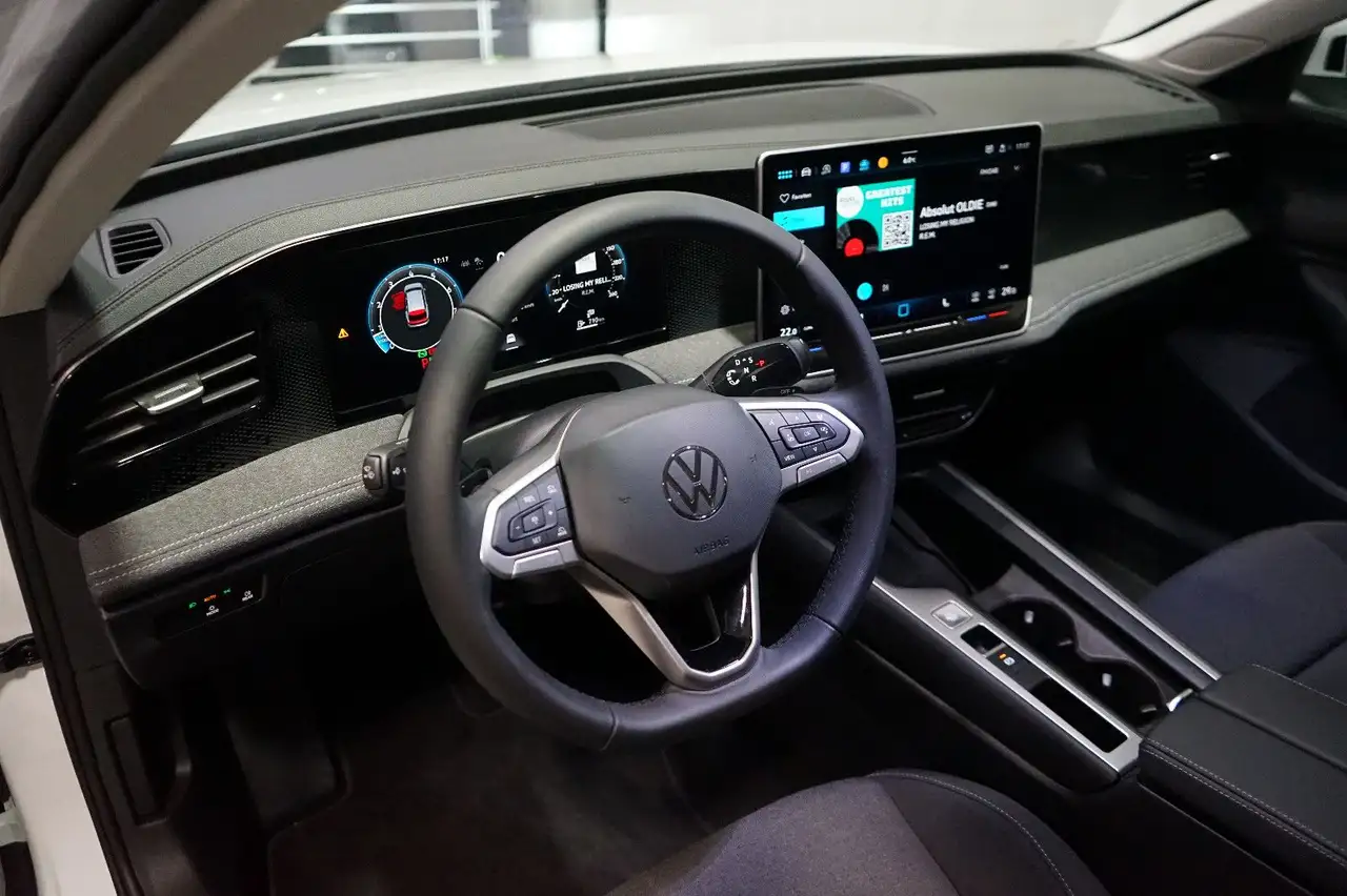 Volkswagen Passat Variant 1.5 eTSI Winterpaket+Kamera+ACC 10