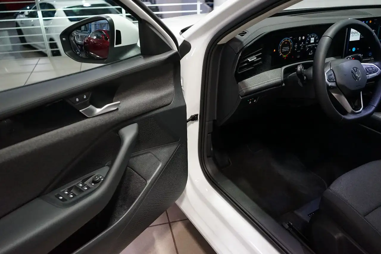 Volkswagen Passat Variant 1.5 eTSI Winterpaket+Kamera+ACC 9