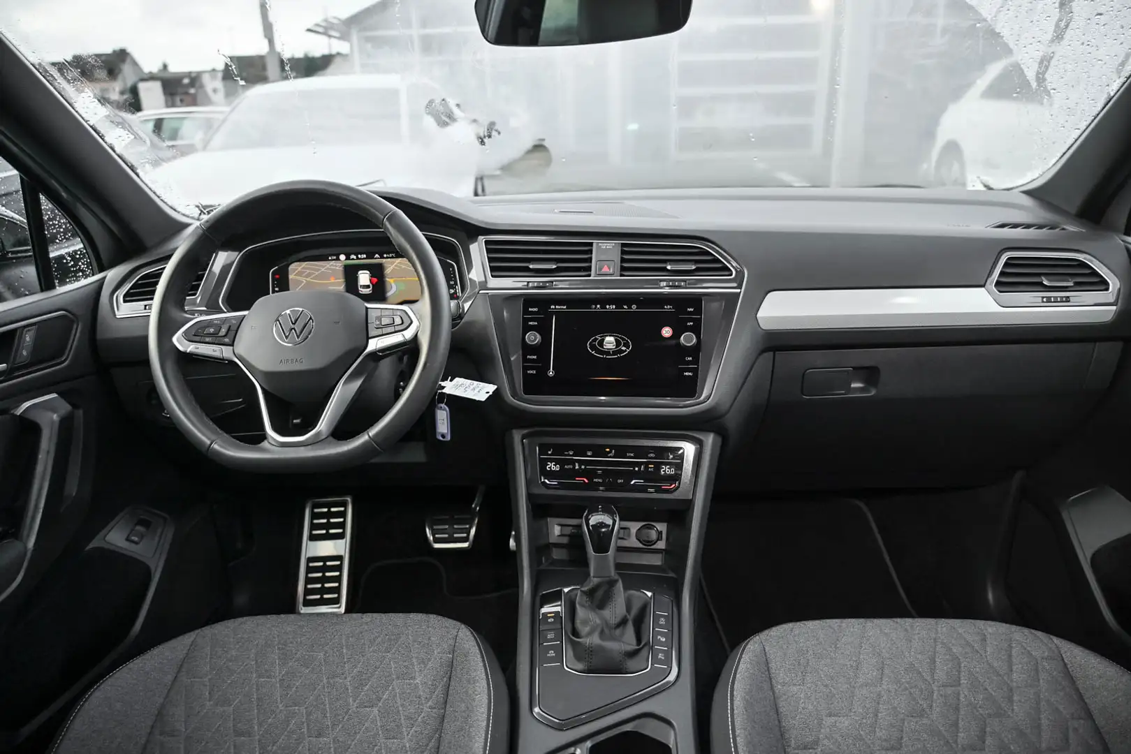 Volkswagen Tiguan Allspace 2.0 TDI Matrix 360° 7-Sitze LM19 Grau - 2