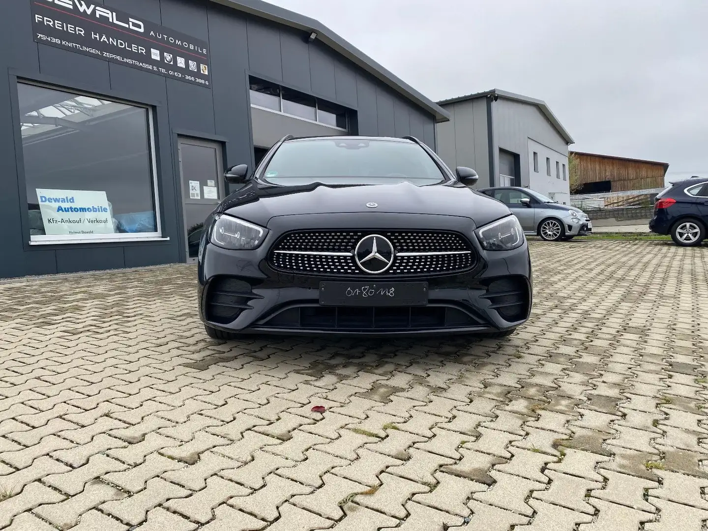 Mercedes-Benz E 300 de 4Matic AMG/AHK/Pano-Dach/NIGHT-P/1Hand Schwarz - 2