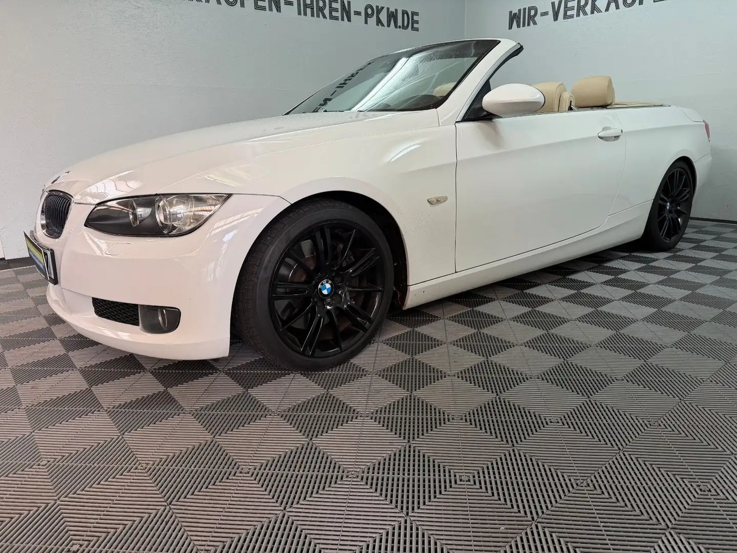 BMW 330 i Cabrio *SCHALTER-6G*  AHK Blanc - 1