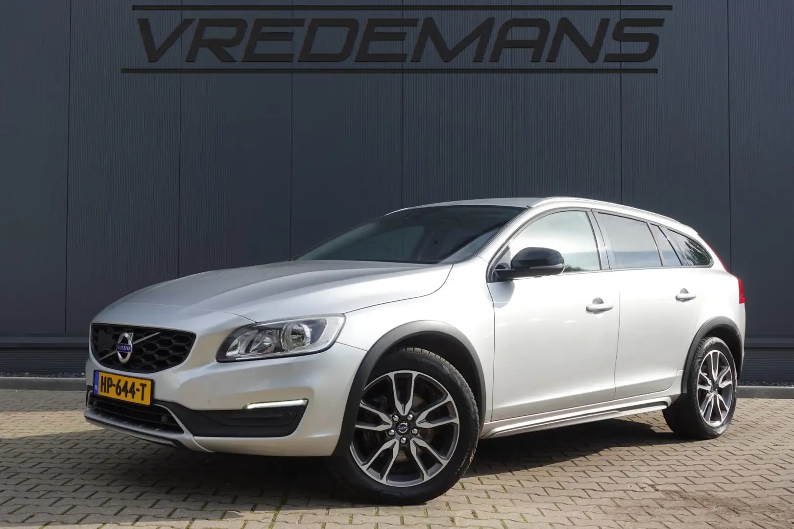 Volvo V60 Cross Country 2.0 D3 EXPORTPRIJS Gris - 1