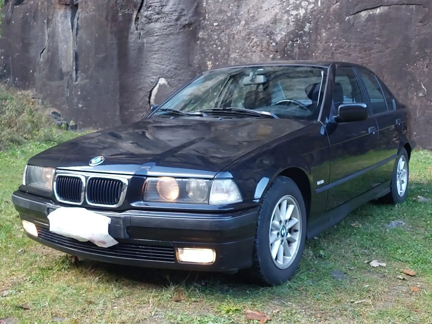 BMW 316 316i c/clima auto crna - 1