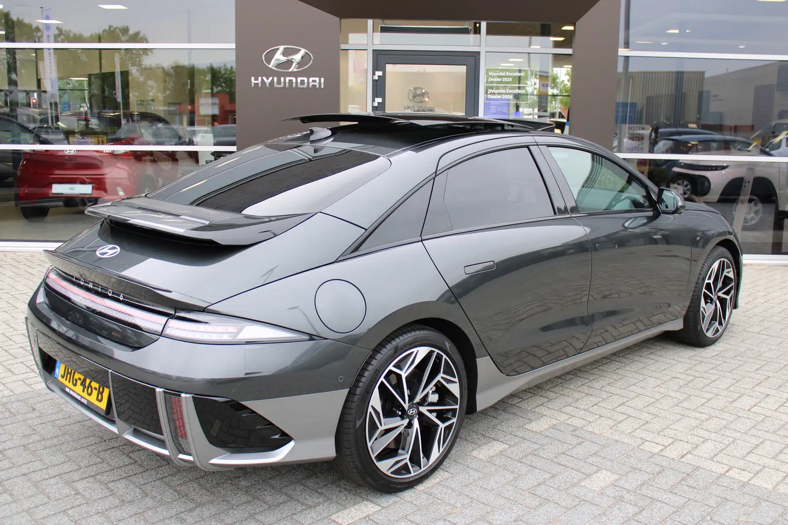 Hyundai IONIQ 6 Lounge Sky AWD 77.4 kWh | Schuifkantel dak | 20 IN Grijs - 2