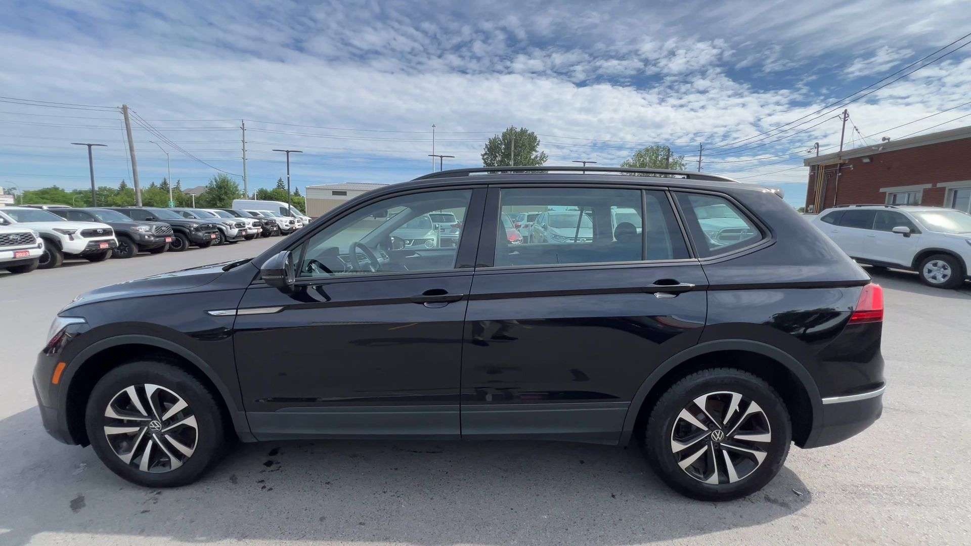 2024 Volkswagen Tiguan >>JUST SOLD<< — снимка 1