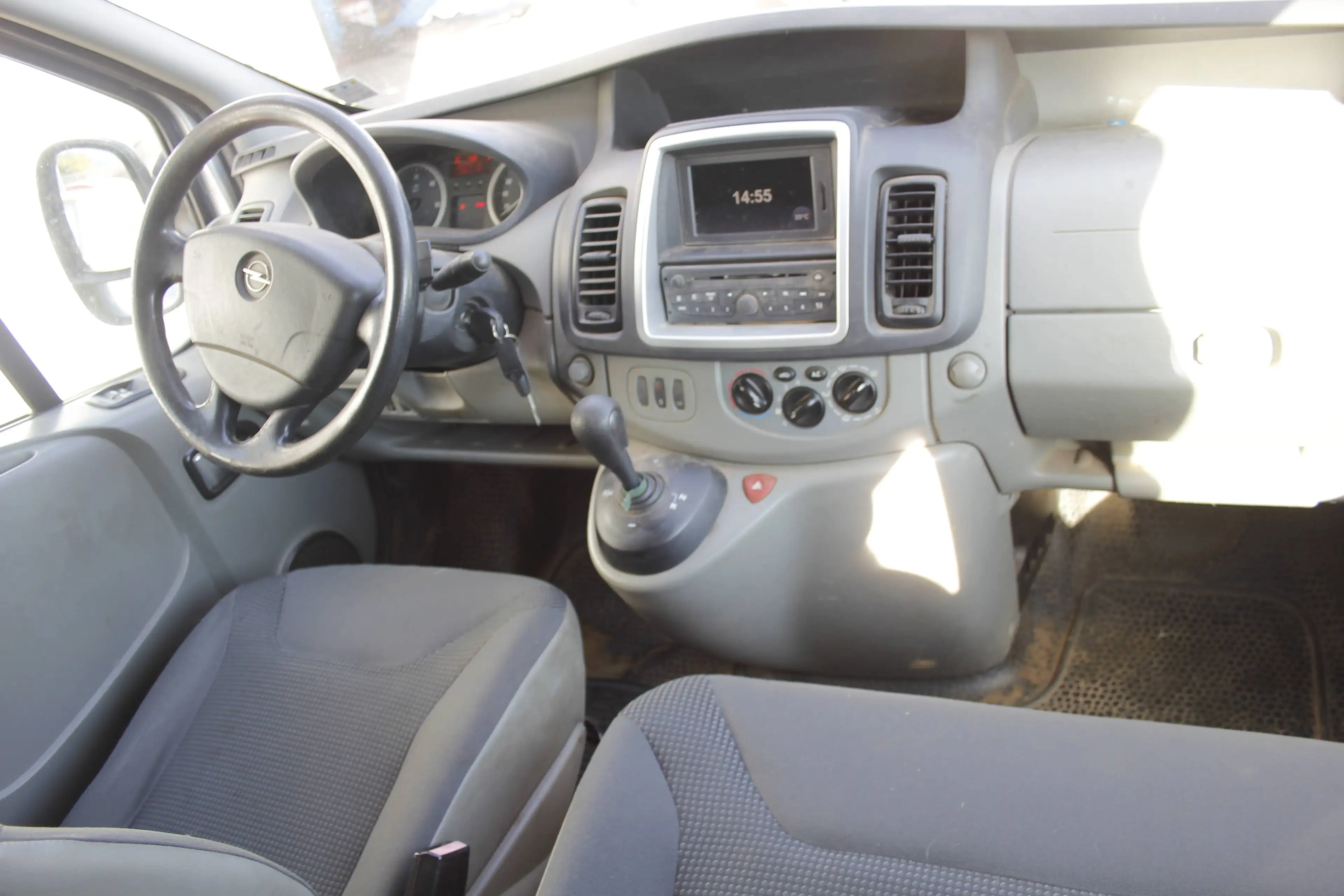 Opel Vivaro Kombi L1H1 2,9t Automatik Klima 9 Sitzer 2 Hand — photo 10