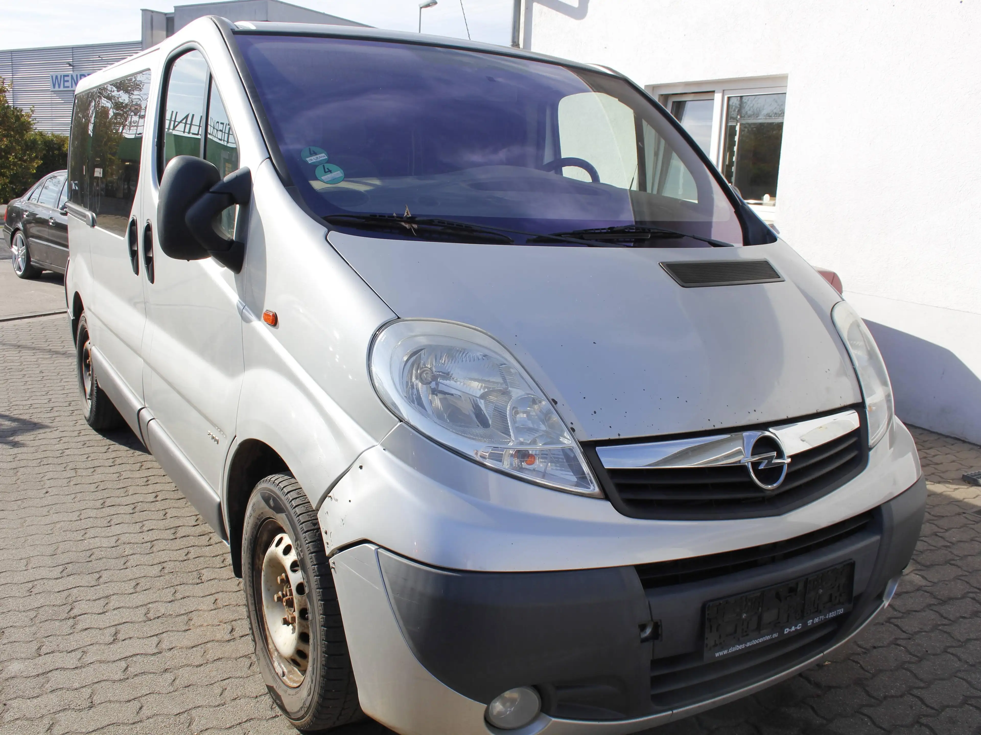 Opel Vivaro Kombi L1H1 2,9t Automatik Klima 9 Sitzer 2 Hand — photo 2