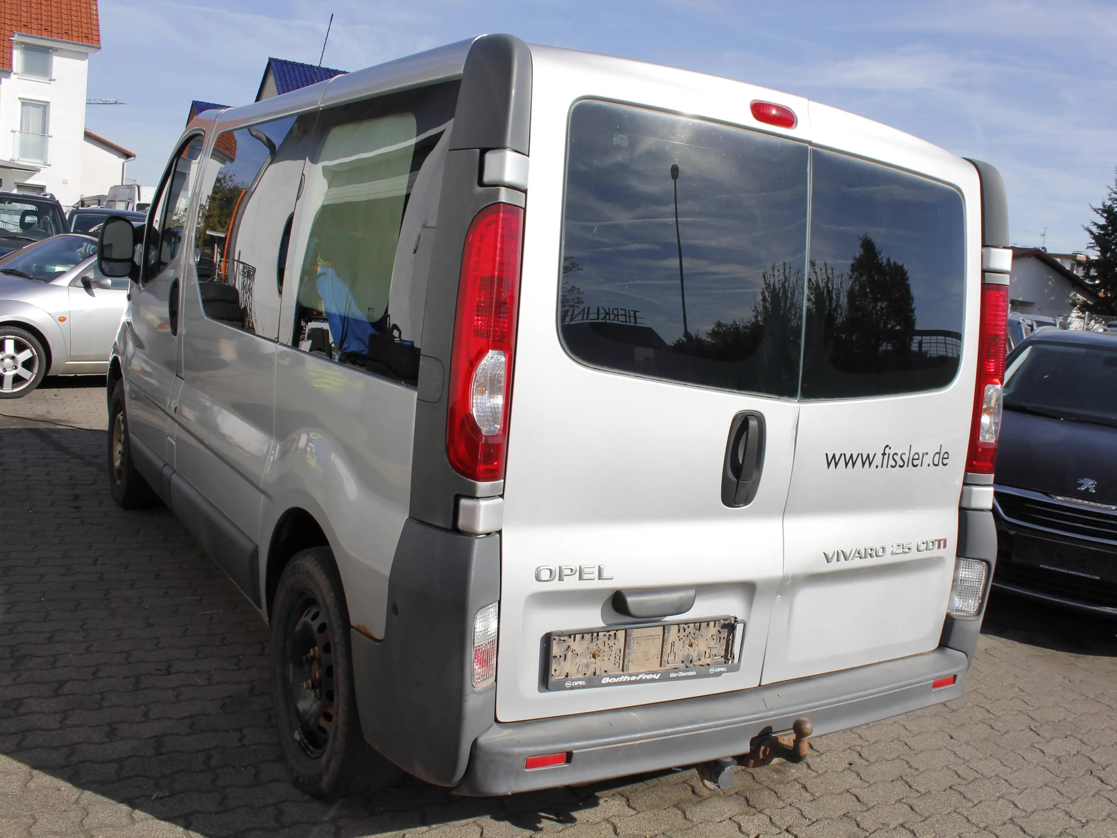 Opel Vivaro Kombi L1H1 2,9t Automatik Klima 9 Sitzer 2 Hand — photo 6