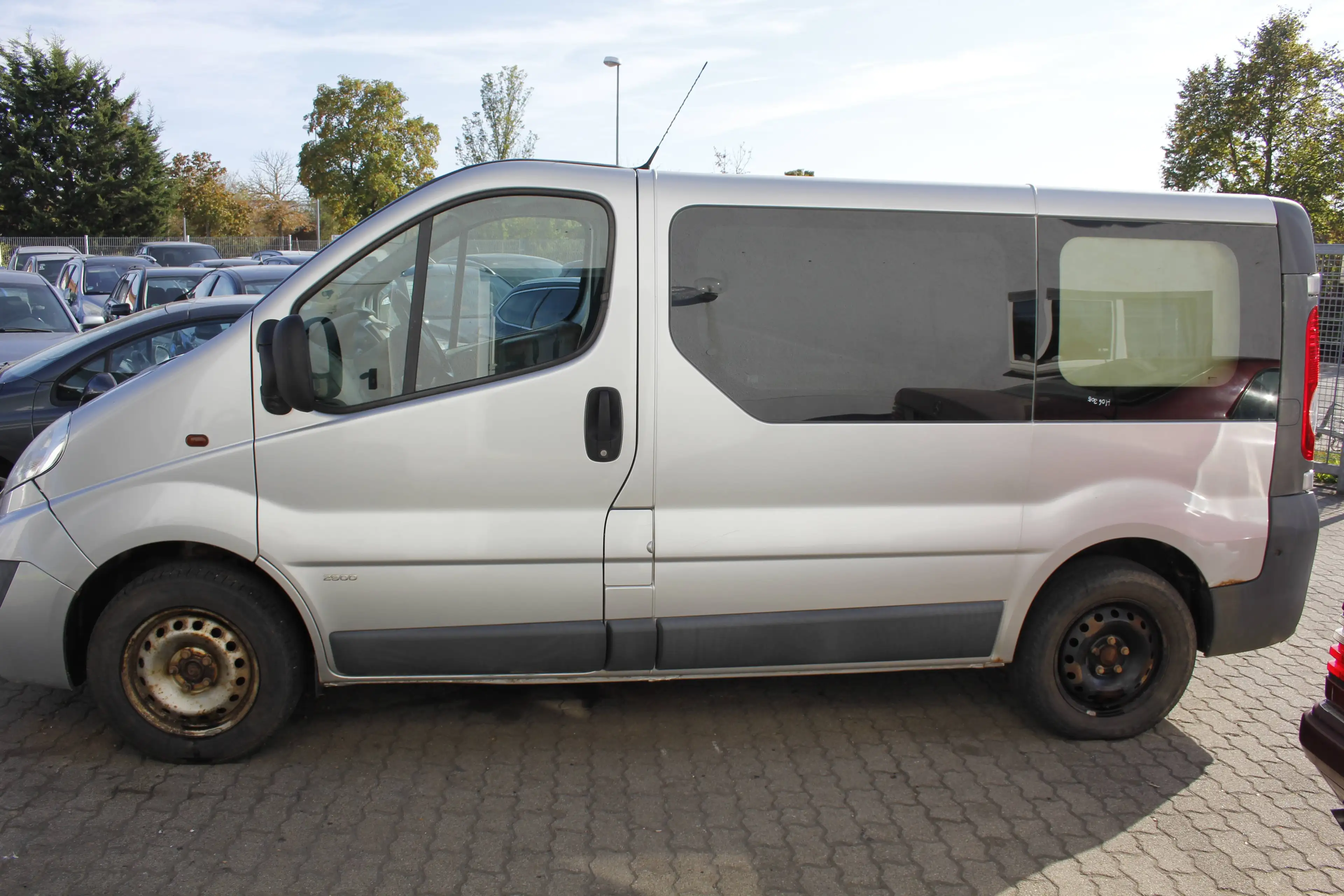 Opel Vivaro Kombi L1H1 2,9t Automatik Klima 9 Sitzer 2 Hand — photo 8