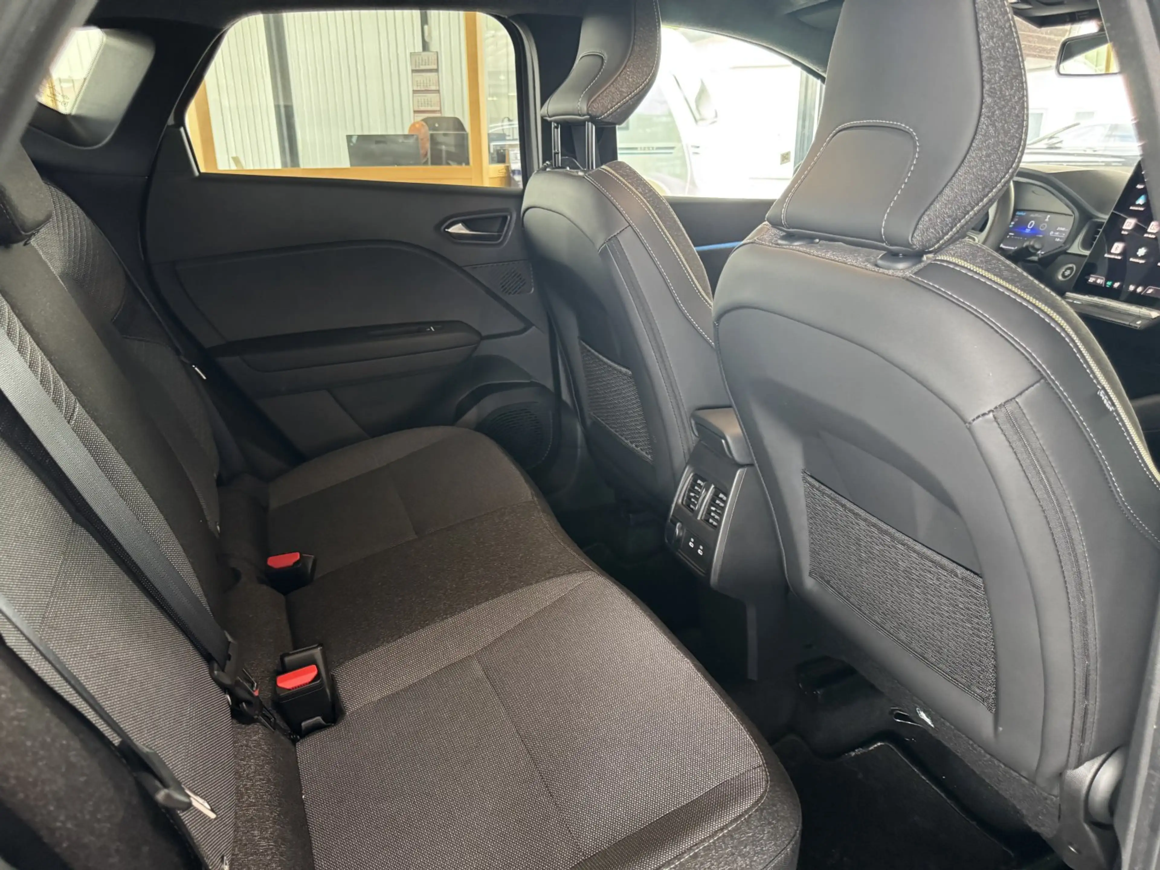 Renault Captur 1.3 TCe 140 EDC Techno|ACC|LED|SHZ|LHZ|18ZOLL — photo 15