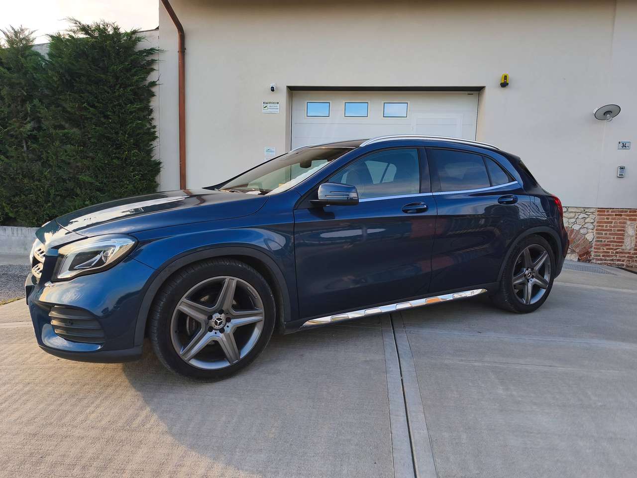 Mercedes-Benz GLA 200 GLA 200d Premium 4matic auto