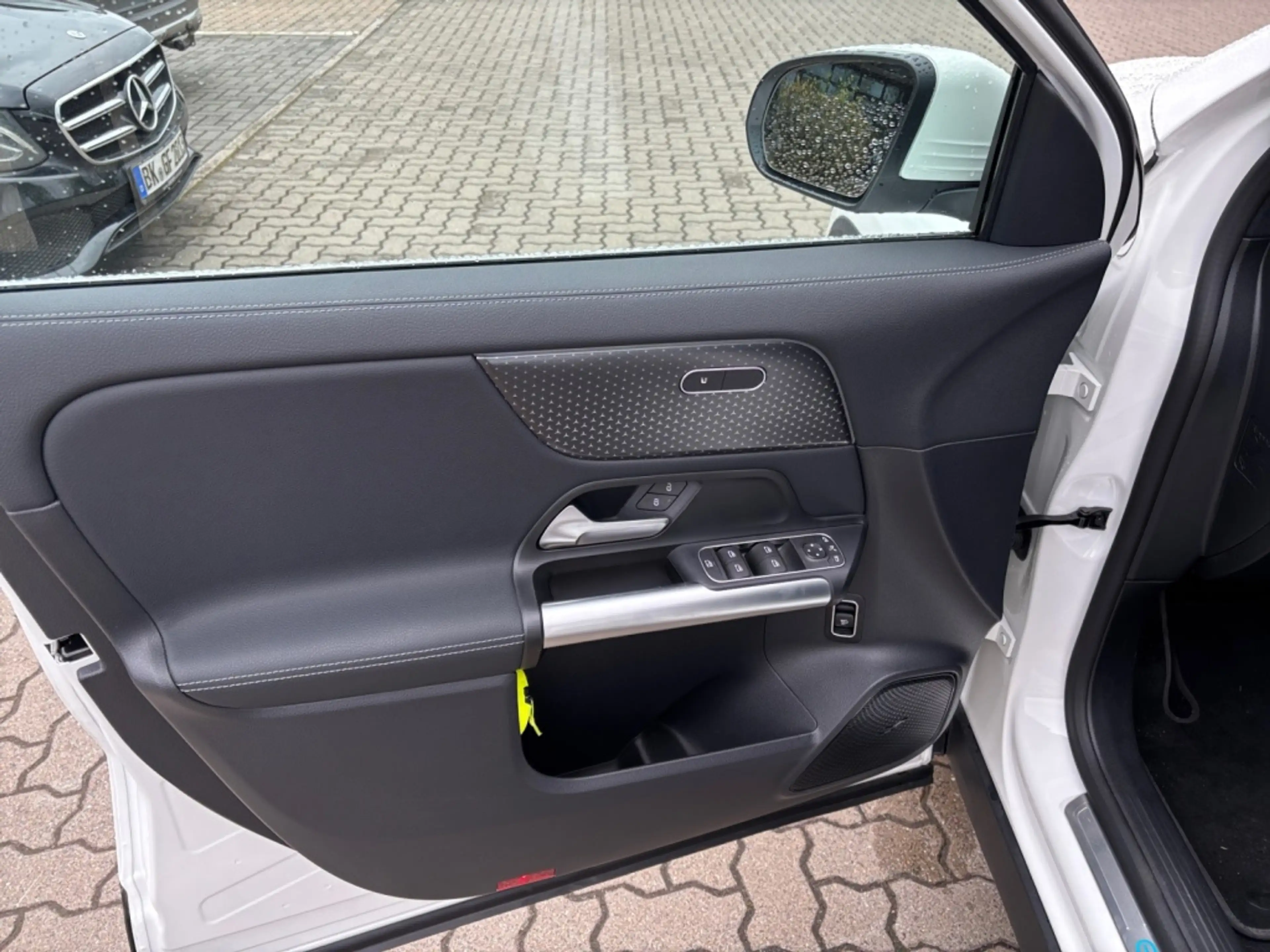 Mercedes-Benz EQA 300 4MATIC Progressive*Soundsystem — photo 10