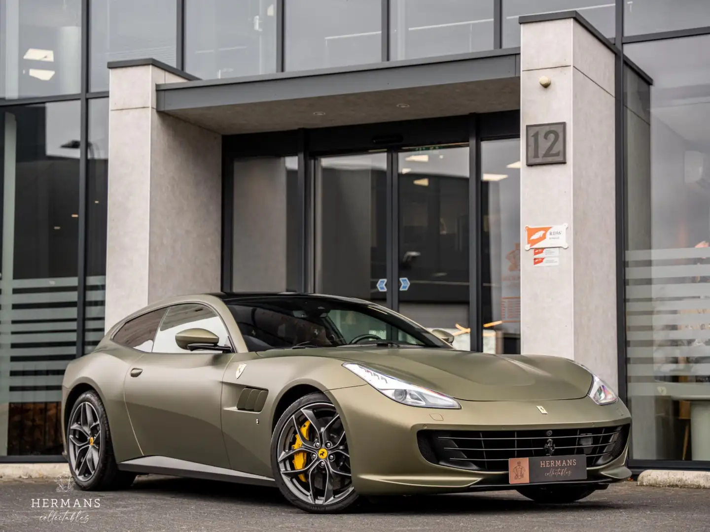 Ferrari GTC4 Lusso GTC4Lusso T 3.9 V8 / Passenger Display / Pano / Li Bílá - 1