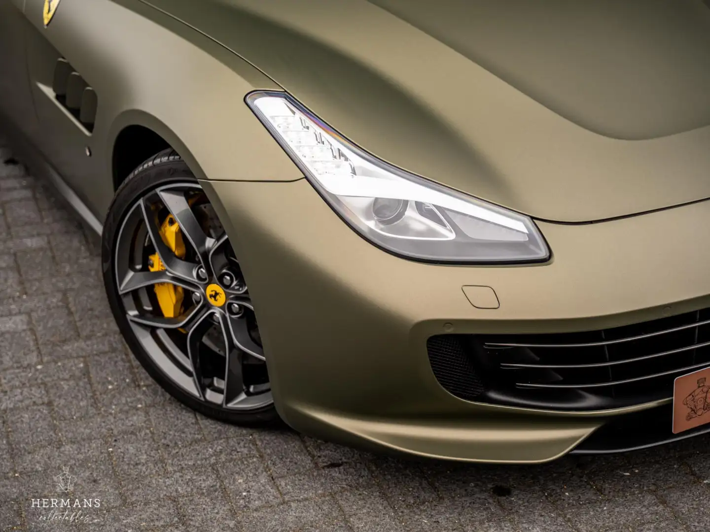 Ferrari GTC4 Lusso GTC4Lusso T 3.9 V8 / Passenger Display / Pano / Li Bílá - 2