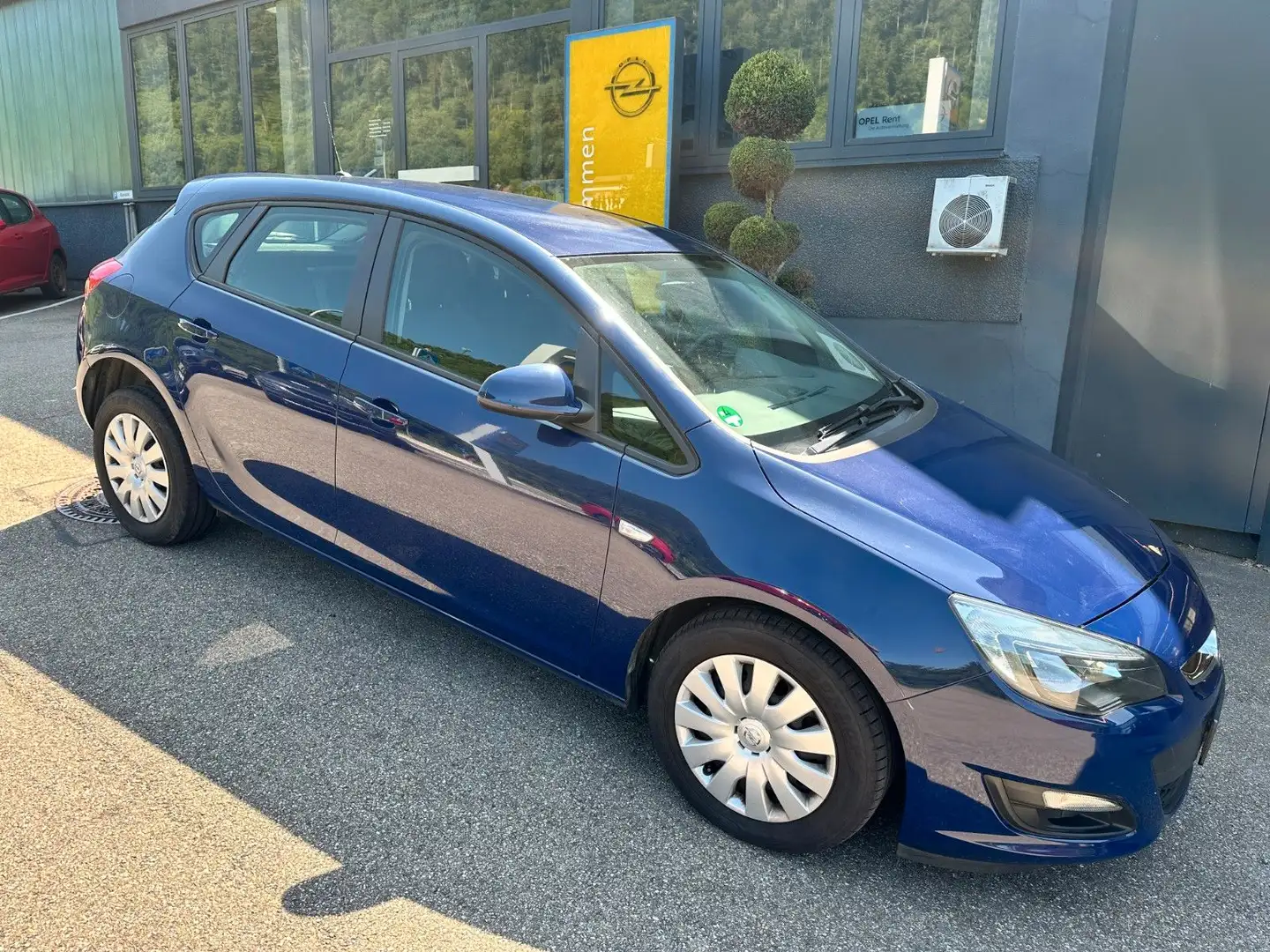 Opel Astra J Lim. 1.6 Edition Blau - 1