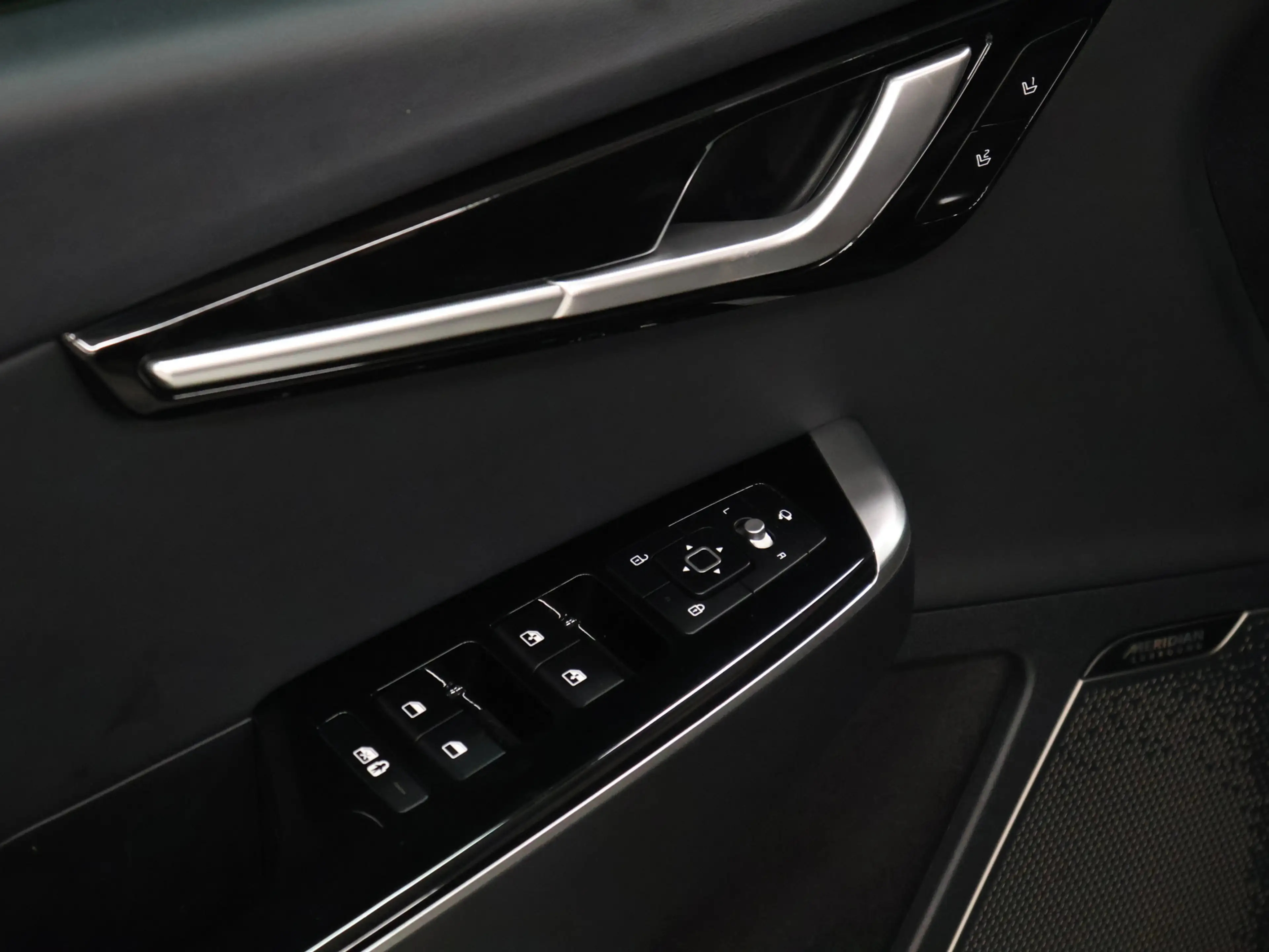 Kia EV6 Plus 77.4 kWh [SOH 100%, MEMORY SEATS, APPLE CARPL — photo 10