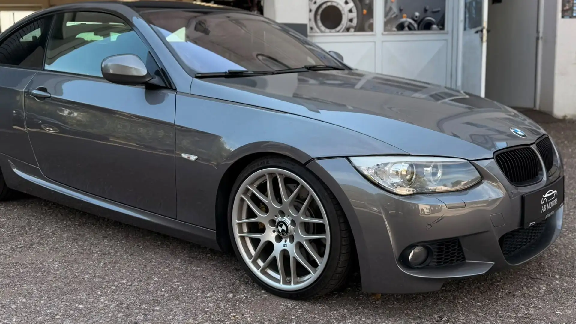 BMW 335 i Coupé Grau - 2