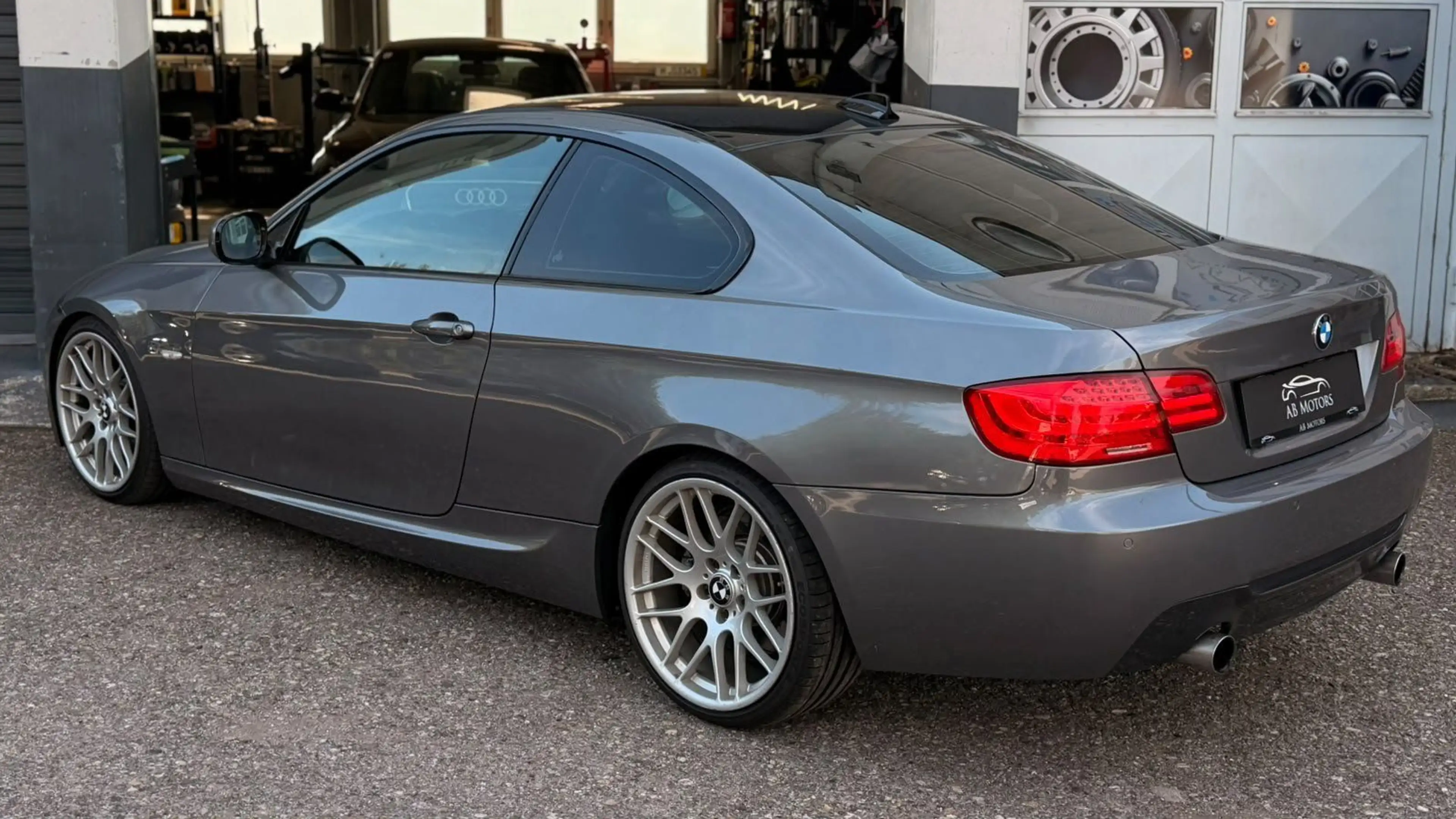 BMW 335 i Coupé — photo 7