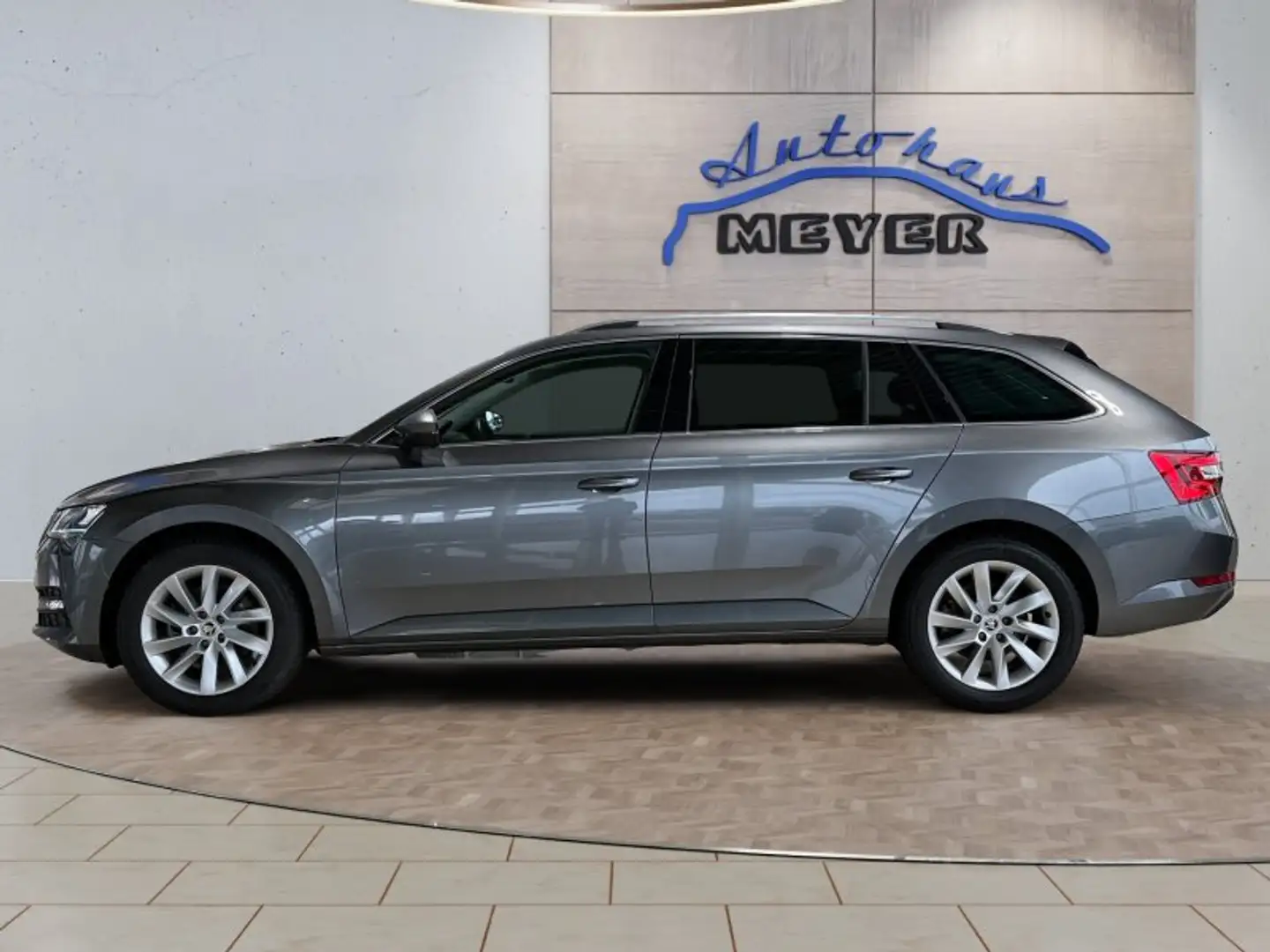 Skoda Superb Combi 1,5TSI DSG Navi/Kamera/el.Klappe/Kessy Gris - 2