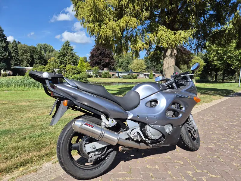 Suzuki GSX 750 - foto 4