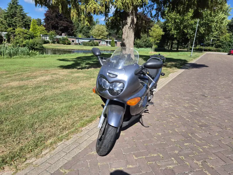 Suzuki GSX 750 - foto 3
