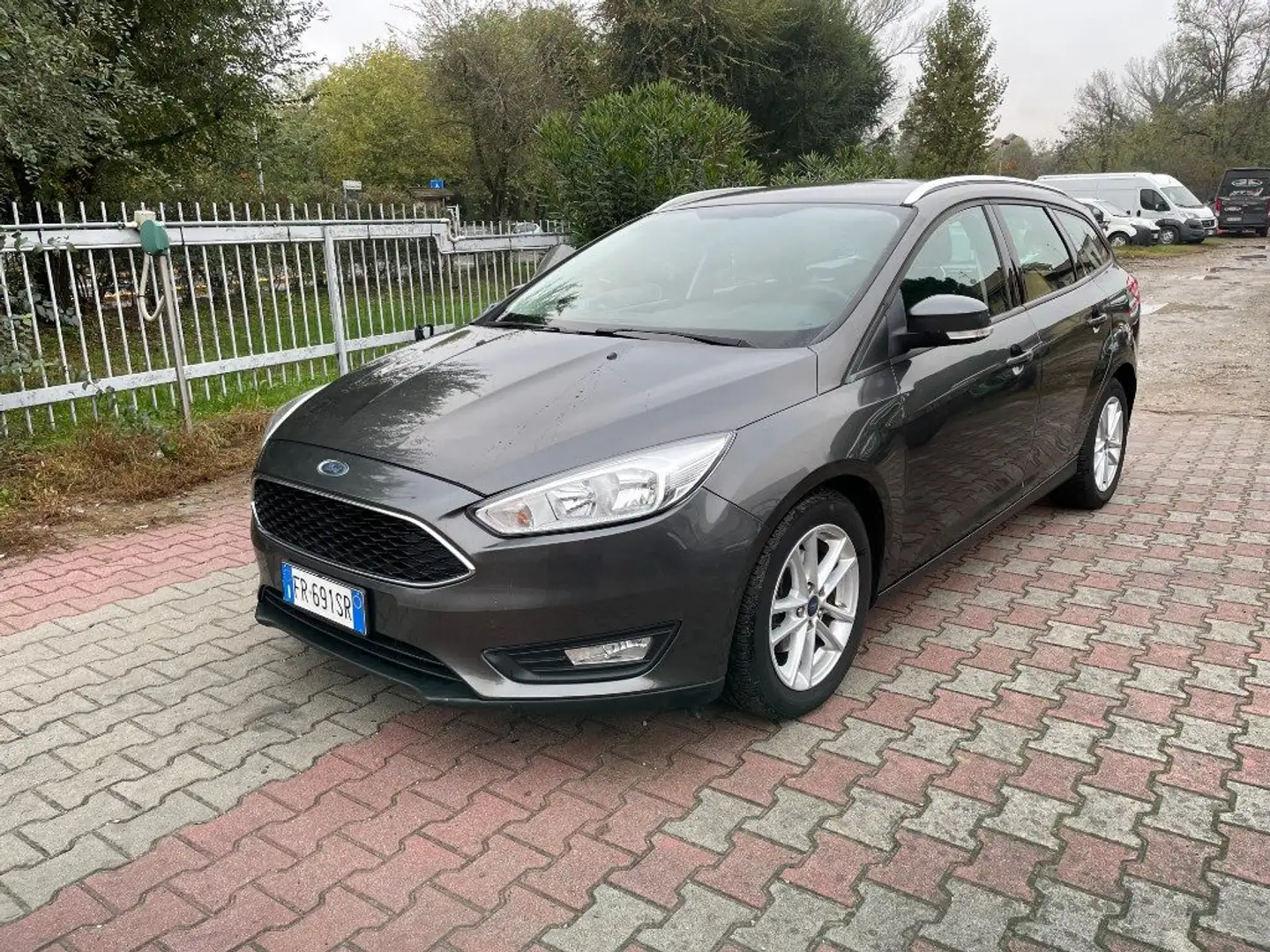 Ford Focus 1.5 TDCi 120 CV Start&Stop Pow. SW Titanium Busine Grigio - 1