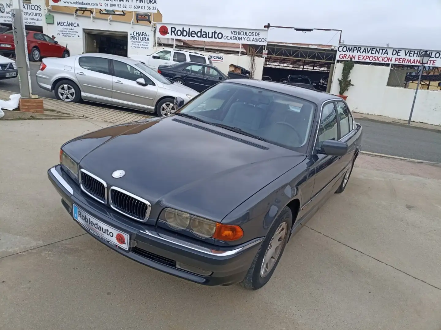 BMW 728 728i Aut. Grau - 1