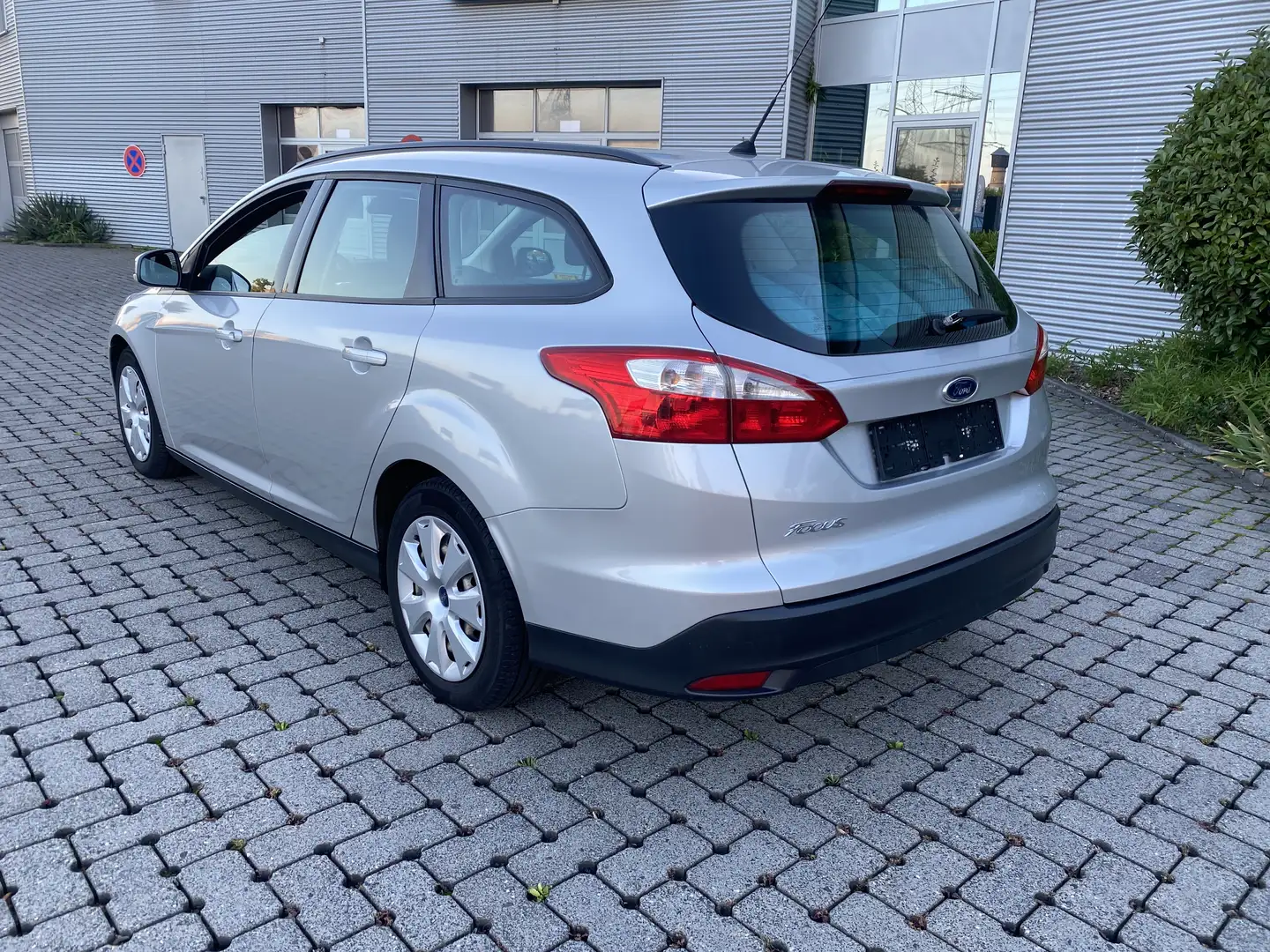 Ford Focus Trend 1.6 KLIMA.TÜV.10.2026 Silber - 2