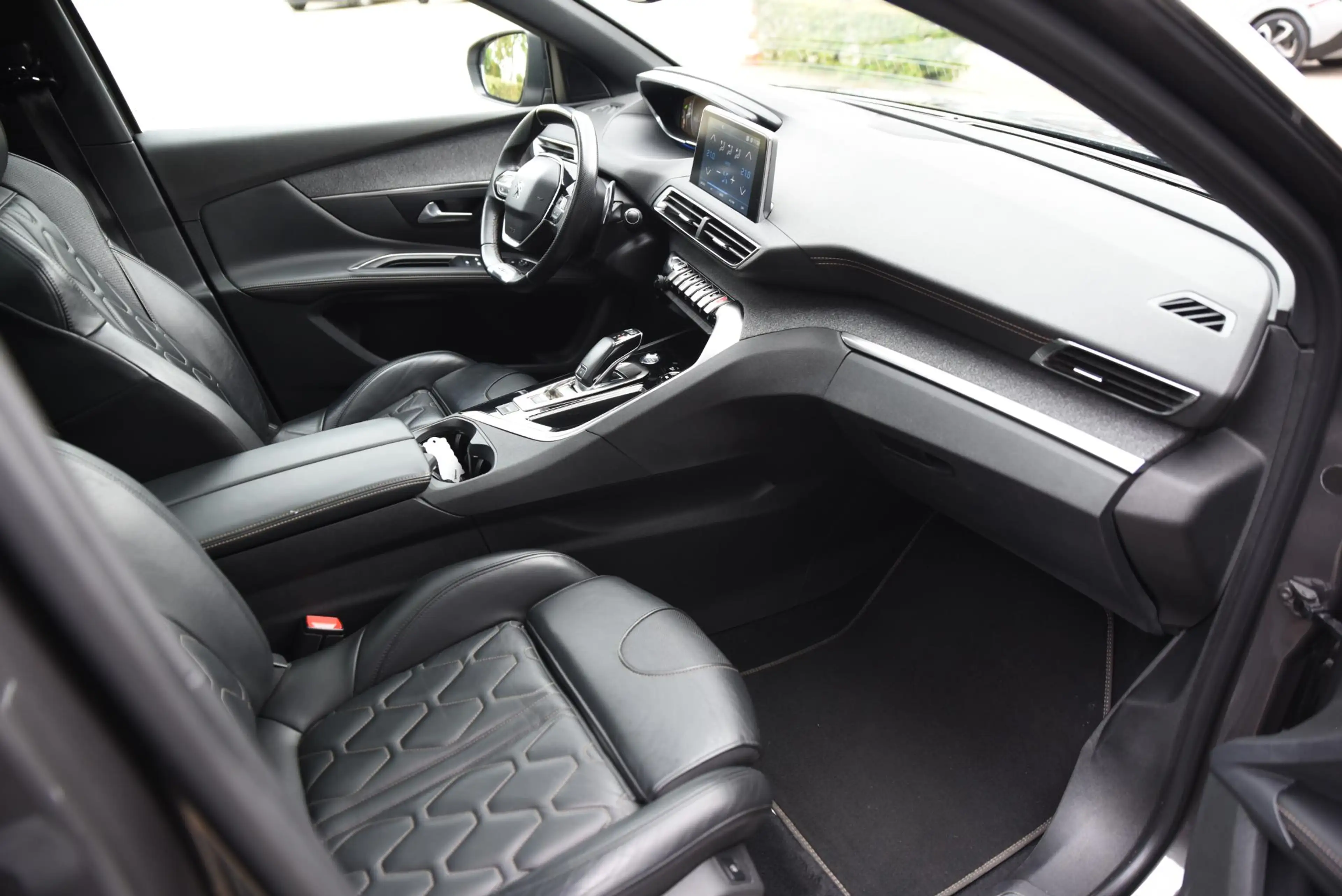 Peugeot 5008 1.6 PureTech GT-Line — photo 18
