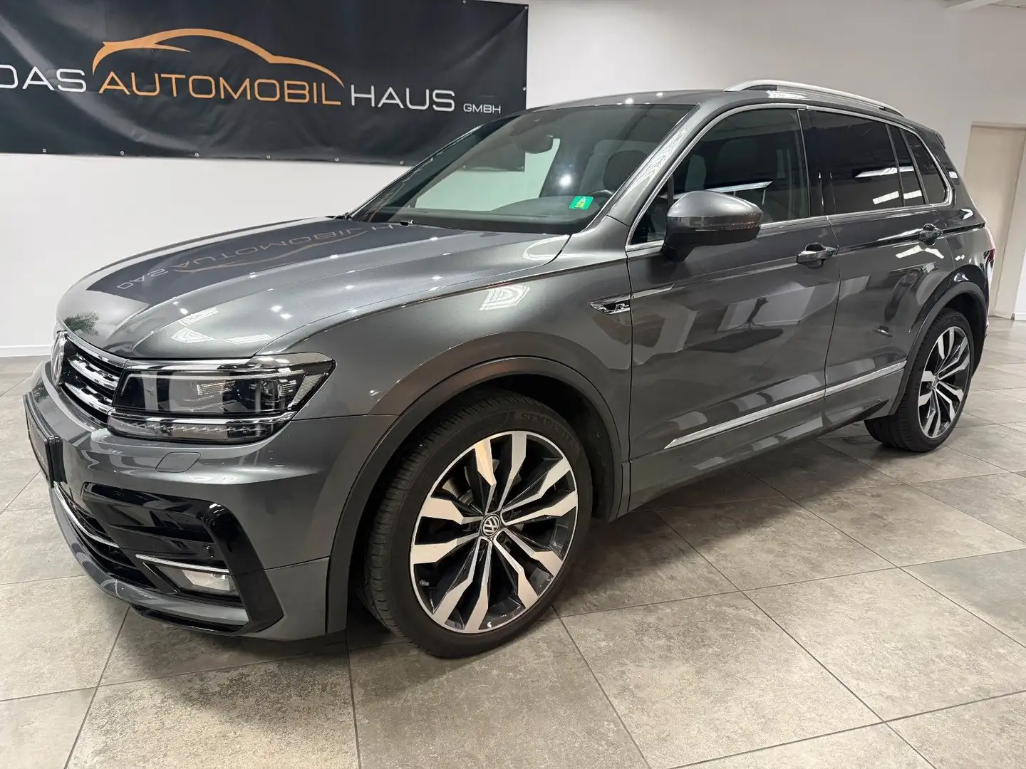 Volkswagen Tiguan 2.0 TDI 4MOTION R-Line *AHK*ACC*PANO*SPUR Grau - 1