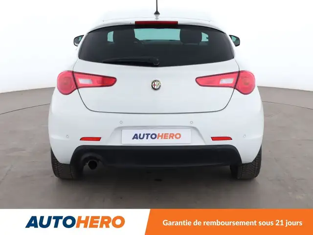 Alfa Romeo Giulietta view 5