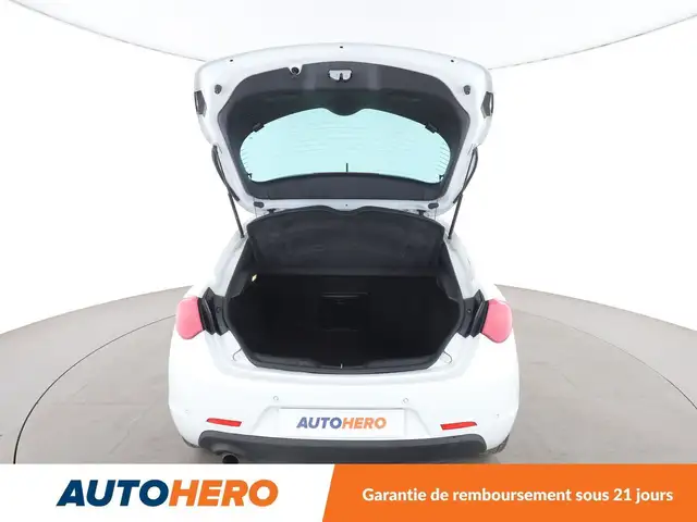 Alfa Romeo Giulietta view 16