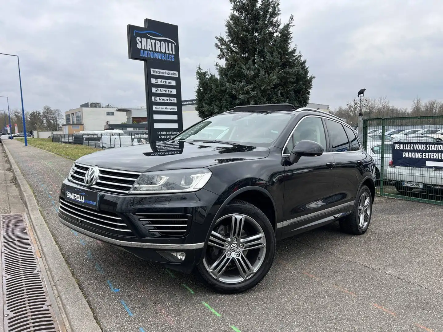Volkswagen Touareg II 3.0 V6 TDI 262 R-Line 4Motion Tiptronic Caméra360° ToitPano Attelage Noir - 1