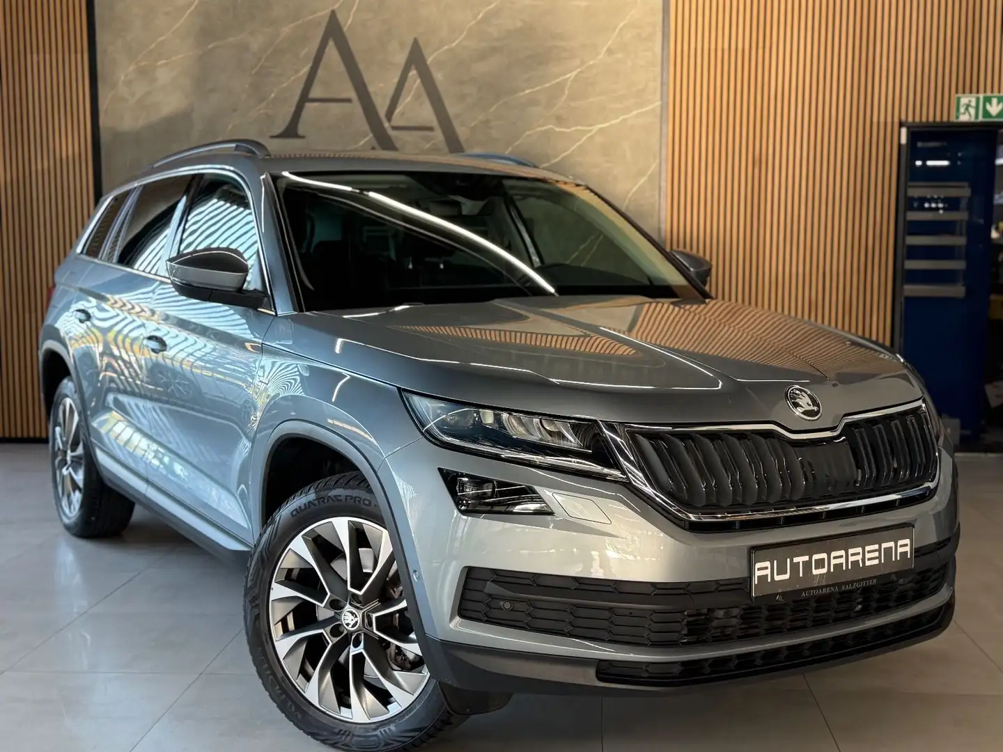 Skoda Kodiaq 2.0 TDI "CLEVER" *4x4*AHK*XENON-LED* Grau - 1