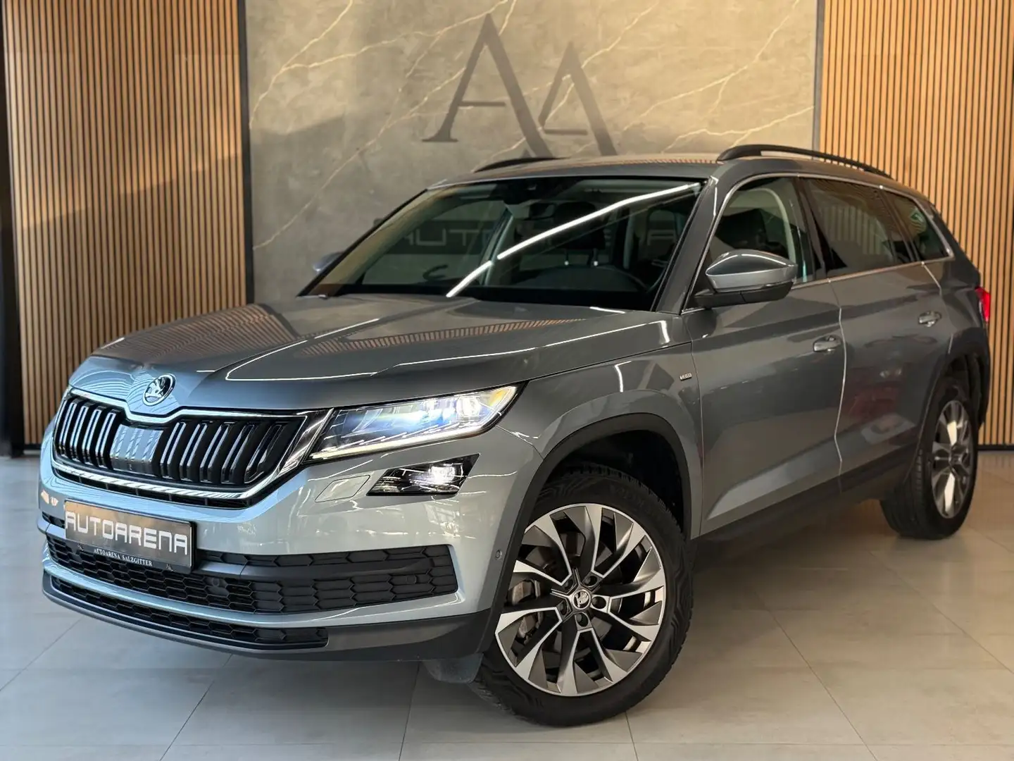 Skoda Kodiaq 2.0 TDI "CLEVER" *4x4*AHK*XENON-LED* Grau - 2