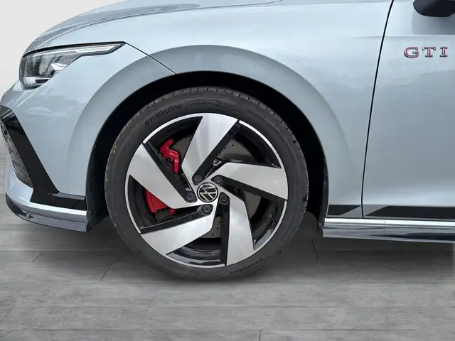 Volkswagen Golf view 9