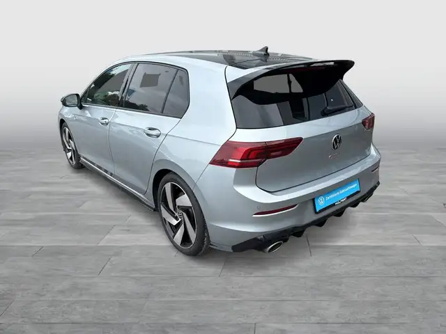 Volkswagen Golf view 4
