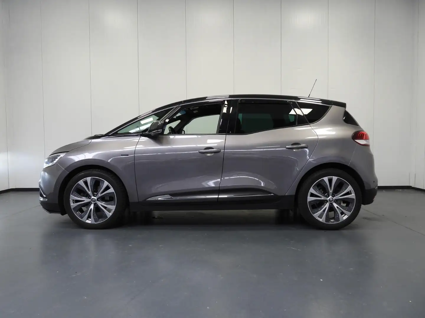 Renault Scenic 1.3 TCe Aut. Black Edition NAVI/PANODAK/HEAD-UP/LE Grijs - 2