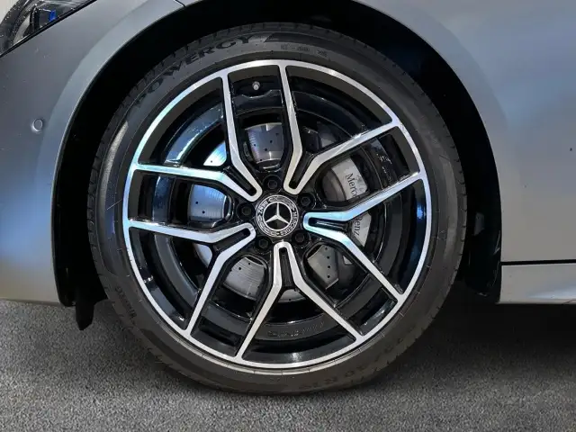 Mercedes-Benz C-Class view 5